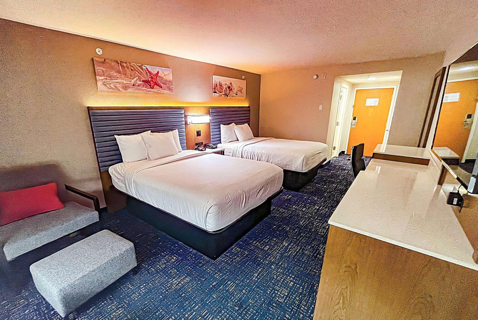 Queen Room Two Queen Beds Pet Friendly or Non-Smoking,1276507093:JPEG