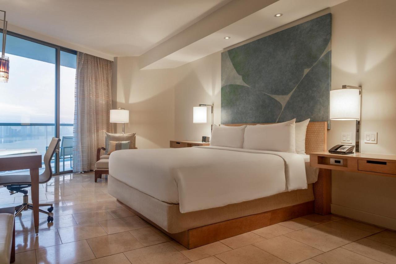 Executive suite king bed balcony partial ocean view,1181434720:JPEG