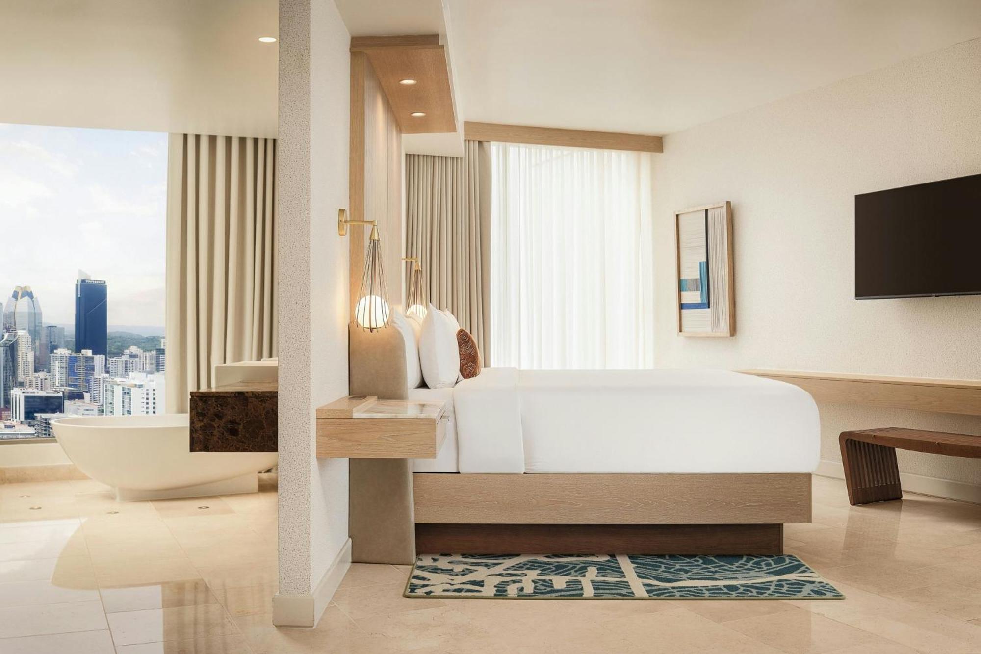 Curve Suite 1 King Partial ocean view Balcony