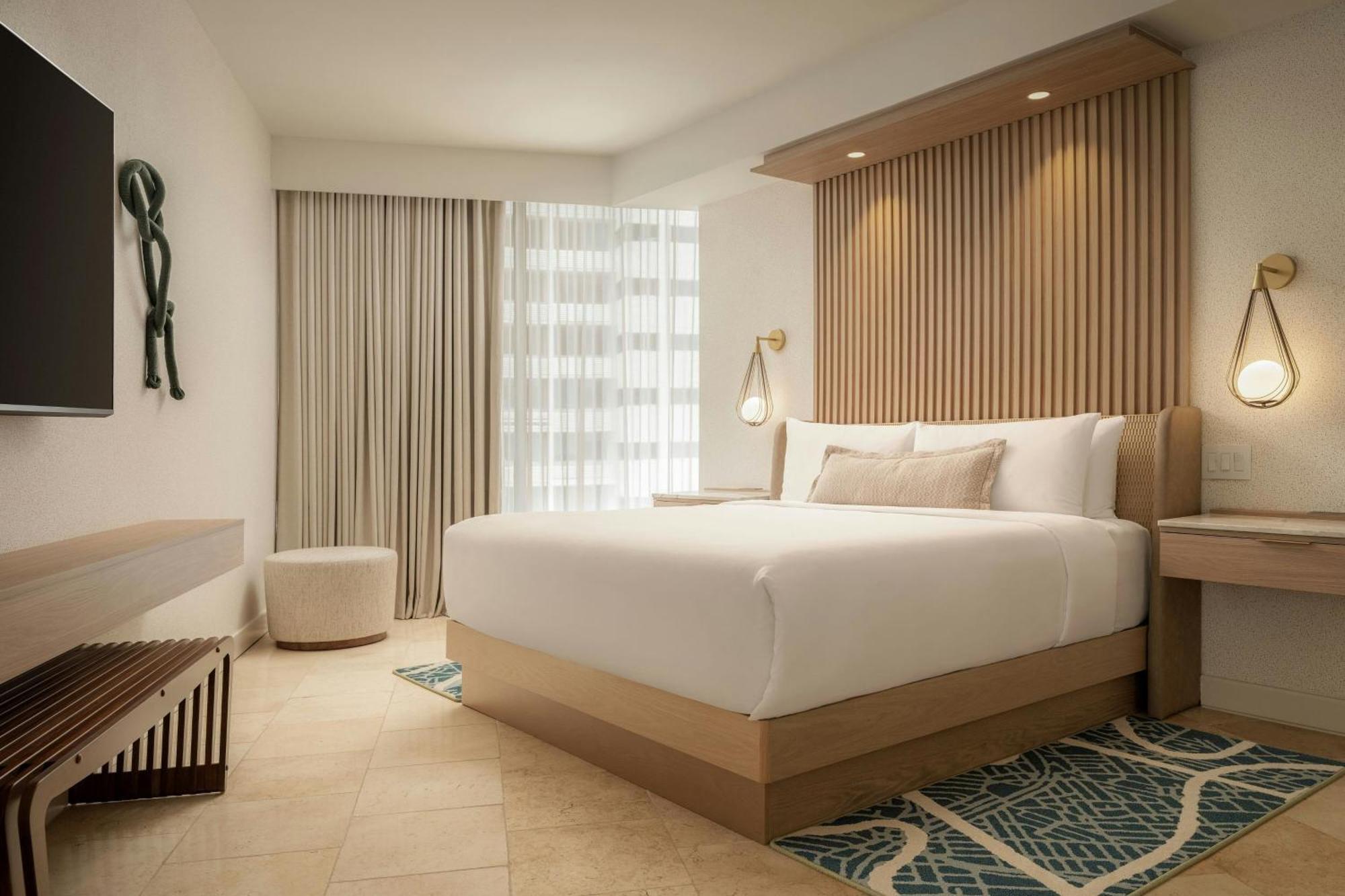 Curve Suite 1 King Partial ocean view Balcony