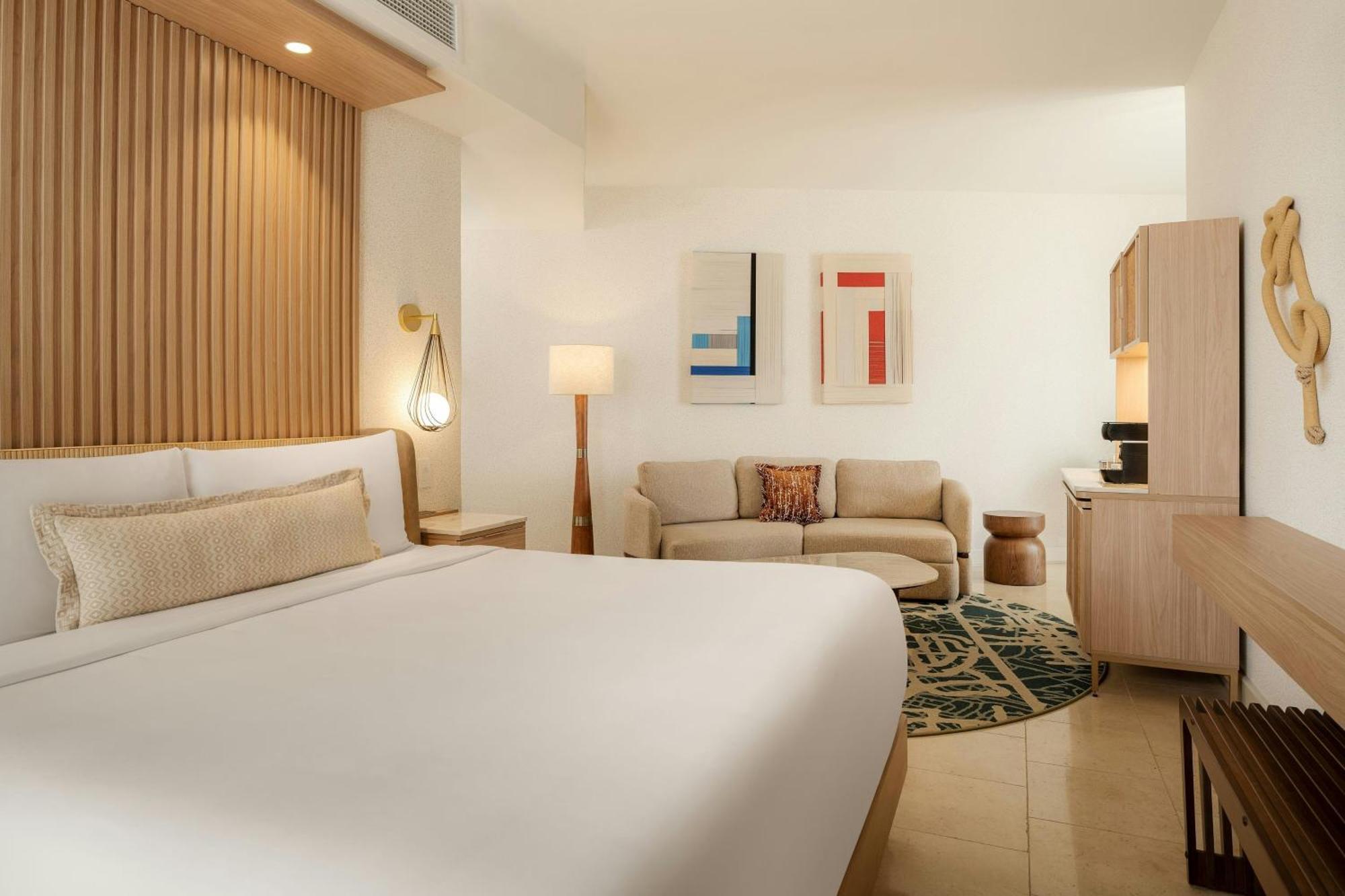 Curve Suite 1 King Partial ocean view Balcony